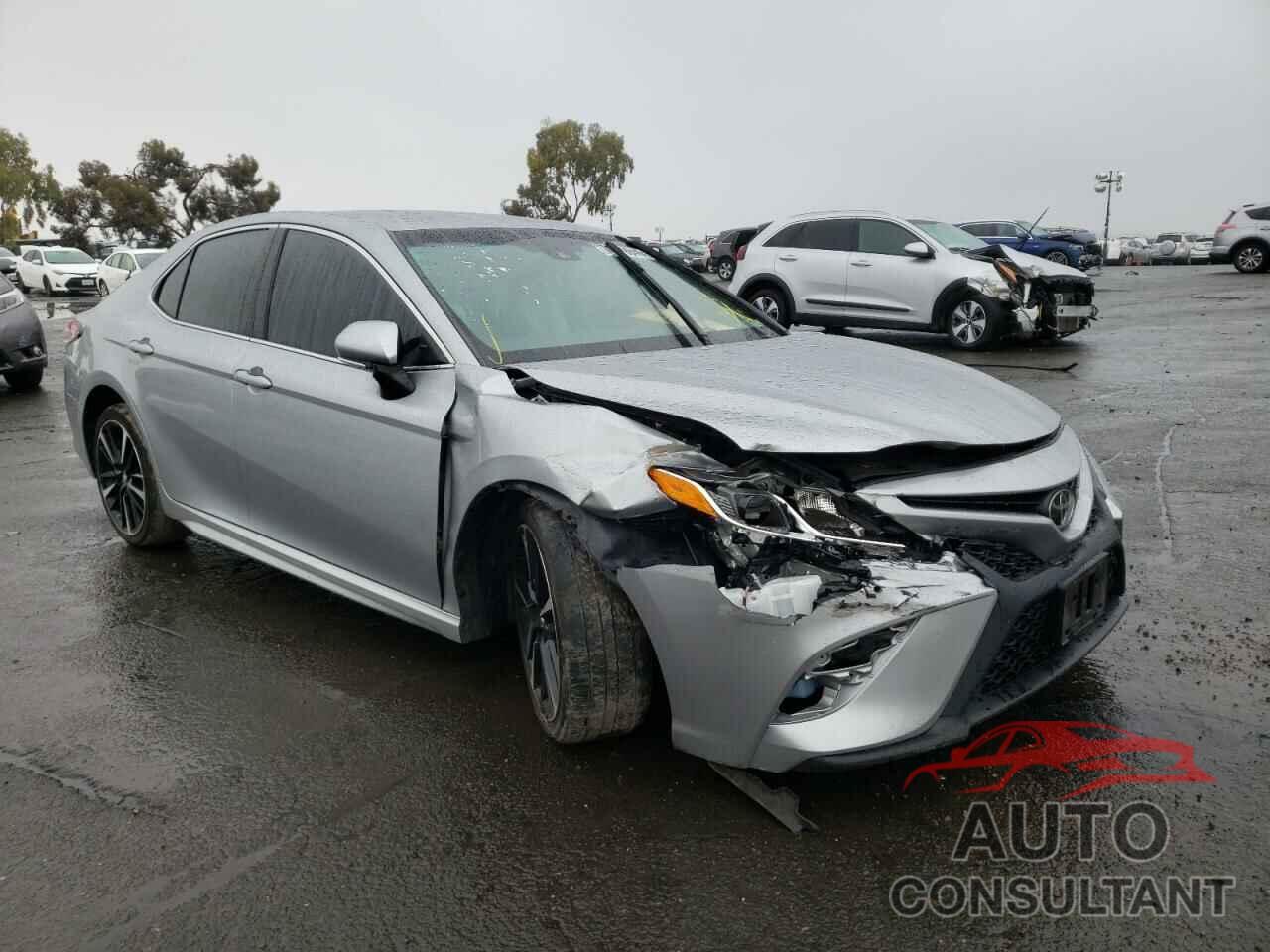 TOYOTA CAMRY 2018 - 4T1B11HK2JU670673