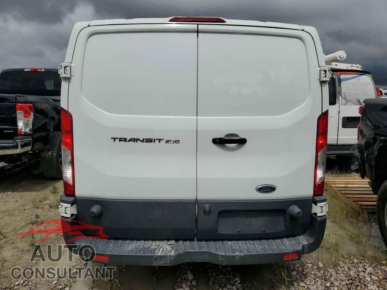 FORD TRANSIT 2018 - 1FTYR2YM2JKB17631