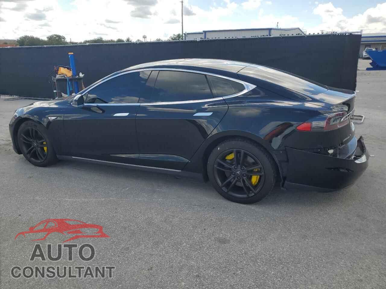 TESLA MODEL S 2015 - 5YJSA1E23FF115952