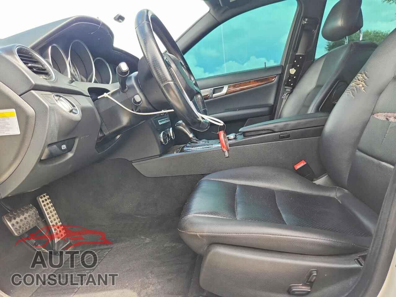 MERCEDES-BENZ C-CLASS 2013 - WDDGF4HB0DA862537