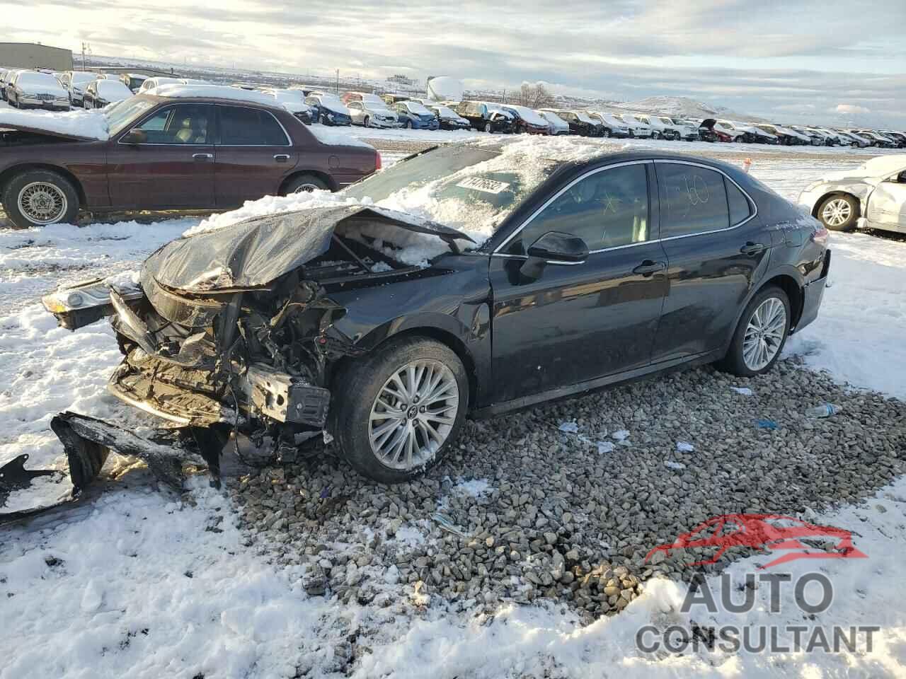 TOYOTA CAMRY 2018 - 4T1B11HK0JU027464