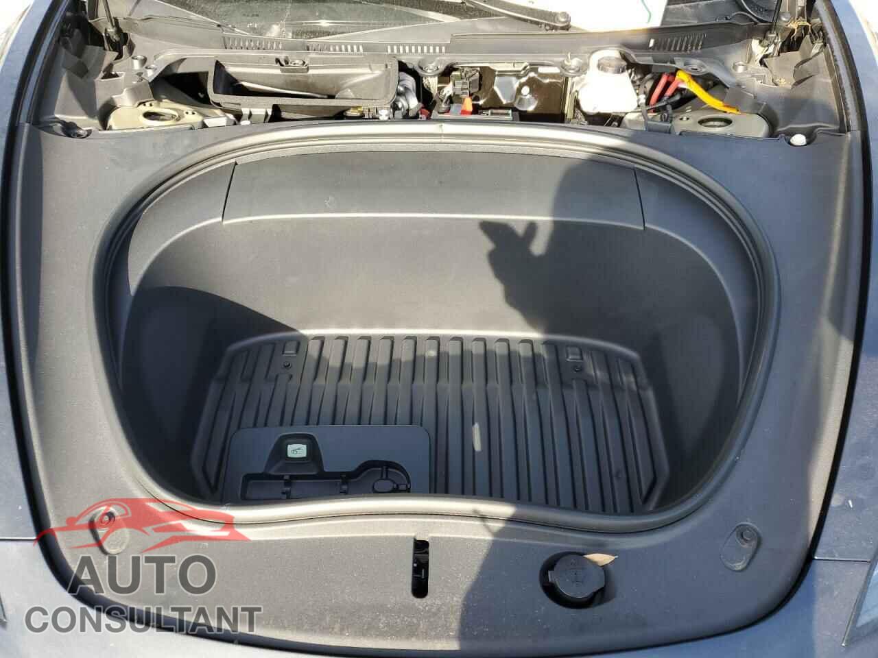 TESLA MODEL 3 2024 - 5YJ3E1EA0RF742998