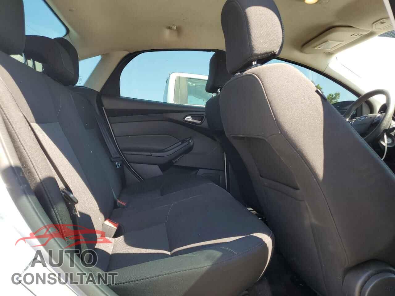FORD FOCUS 2017 - 1FADP3F28HL272514