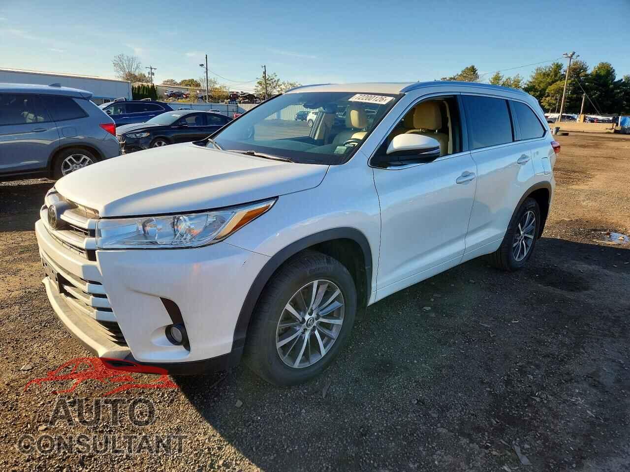 TOYOTA HIGHLANDER 2018 - 5TDJZRFH5JS864343
