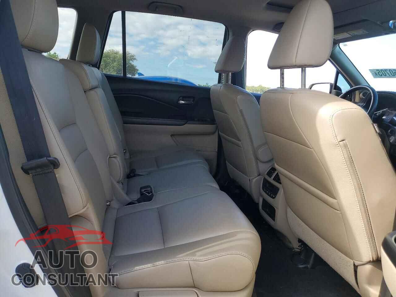 HONDA PILOT 2017 - 5FNYF6H53HB002715