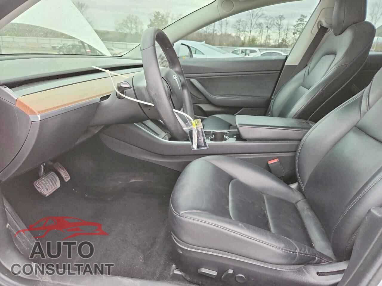 TESLA MODEL 3 2019 - 5YJ3E1EB0KF493360