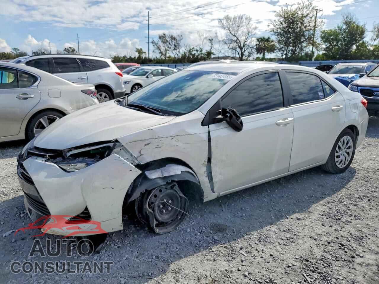 TOYOTA COROLLA 2018 - 5YFBURHE1JP840619