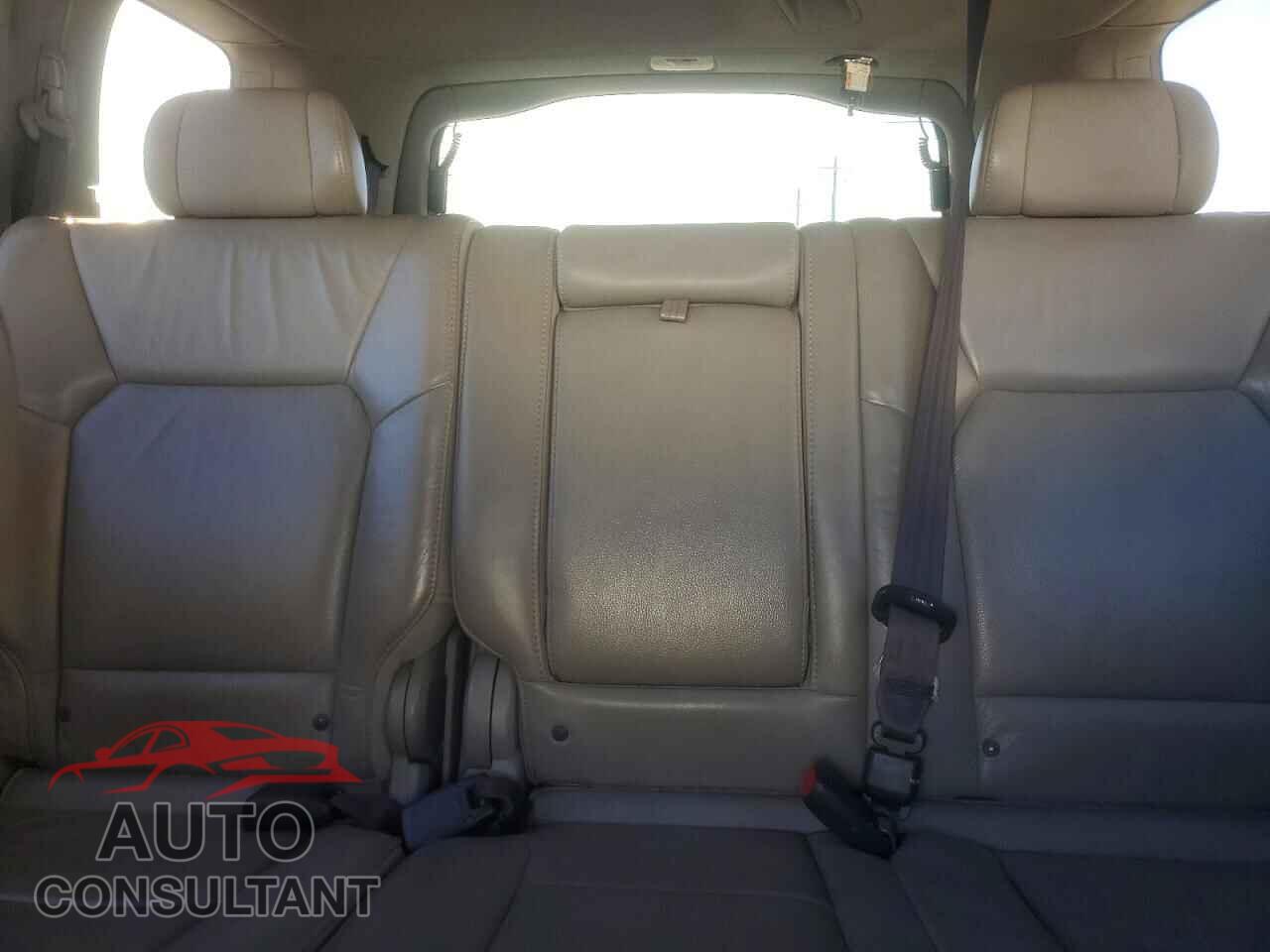 HONDA PILOT 2011 - 5FNYF3H56BB040574
