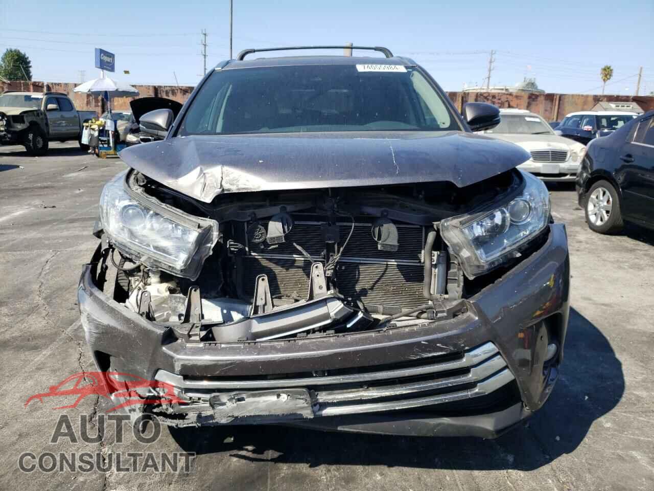 TOYOTA HIGHLANDER 2018 - 5TDDGRFHXJS042284