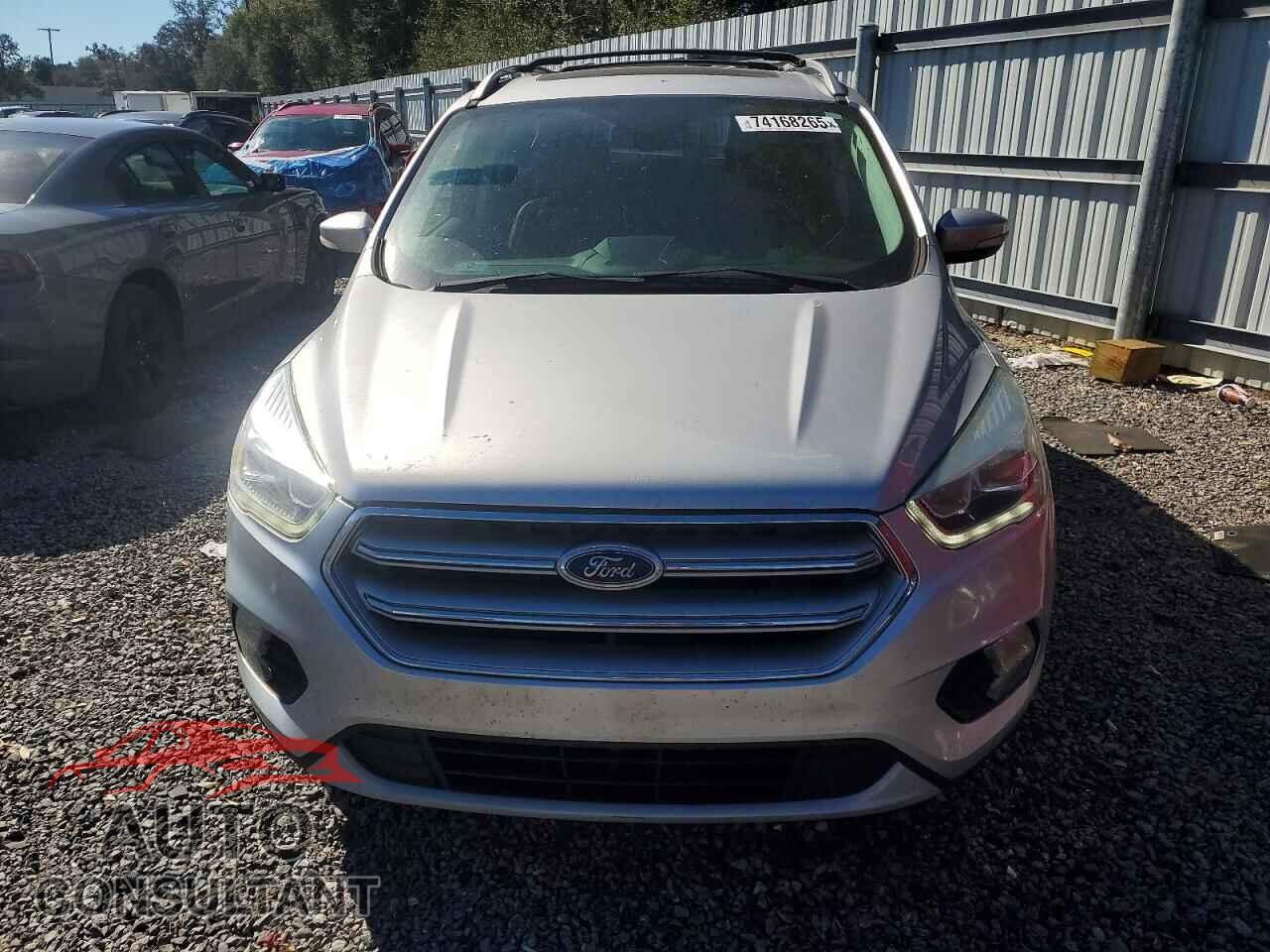 FORD ESCAPE 2017 - 1FMCU0J98HUB36620
