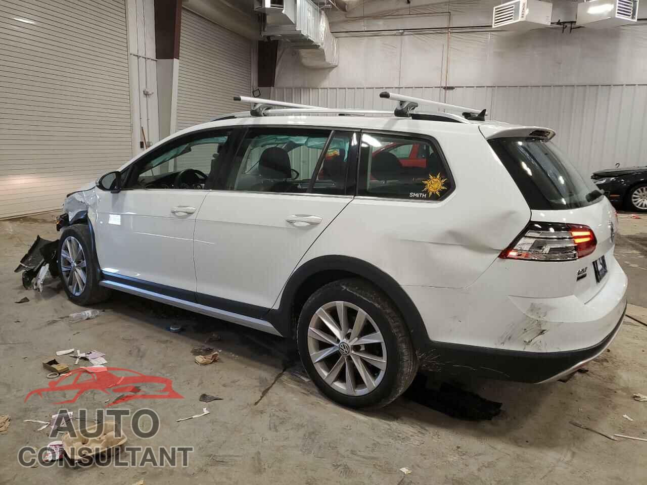 VOLKSWAGEN GOLF 2018 - 3VWH17AU3JM764091