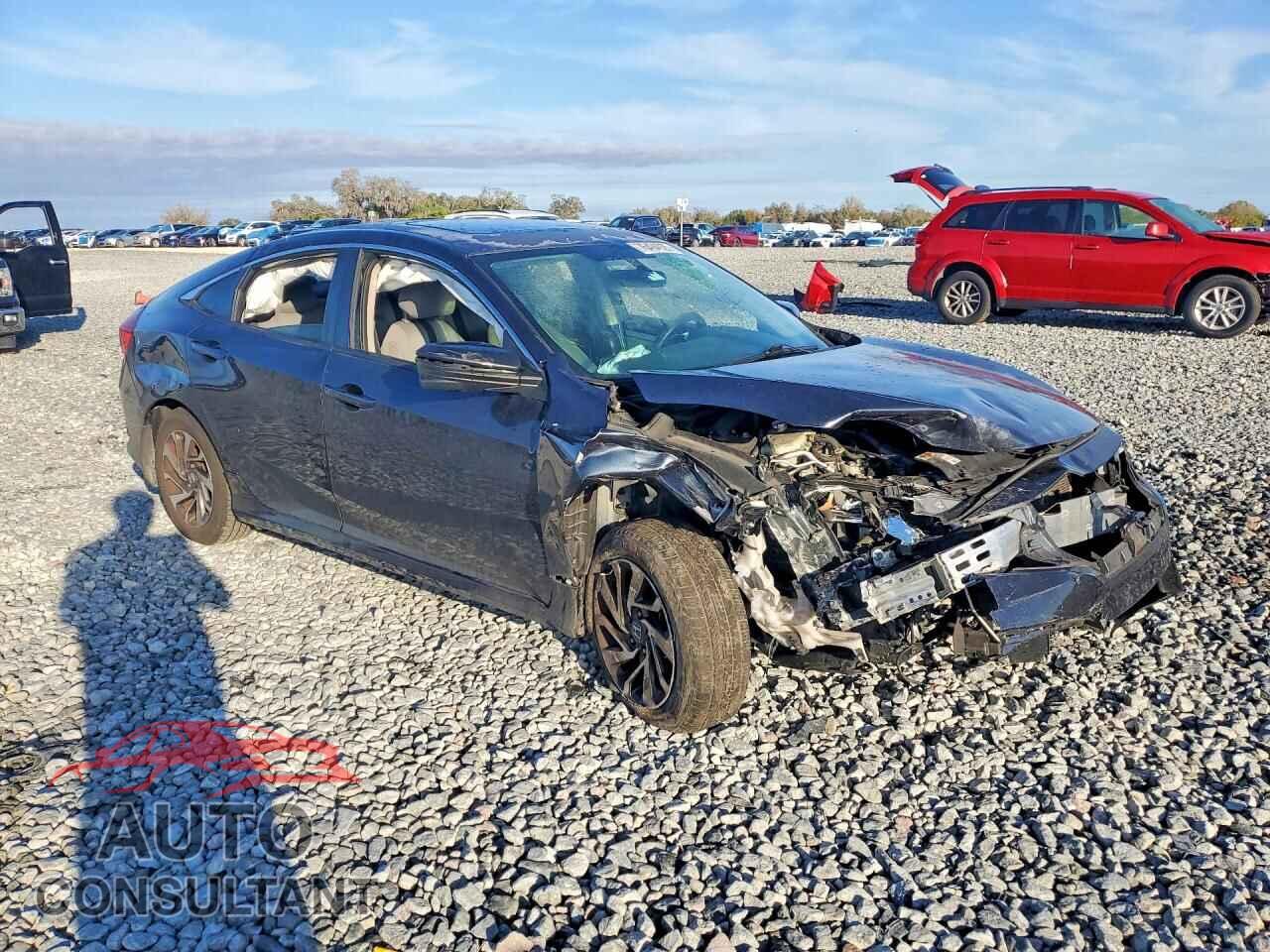 HONDA CIVIC 2018 - 2HGFC2F79JH597052