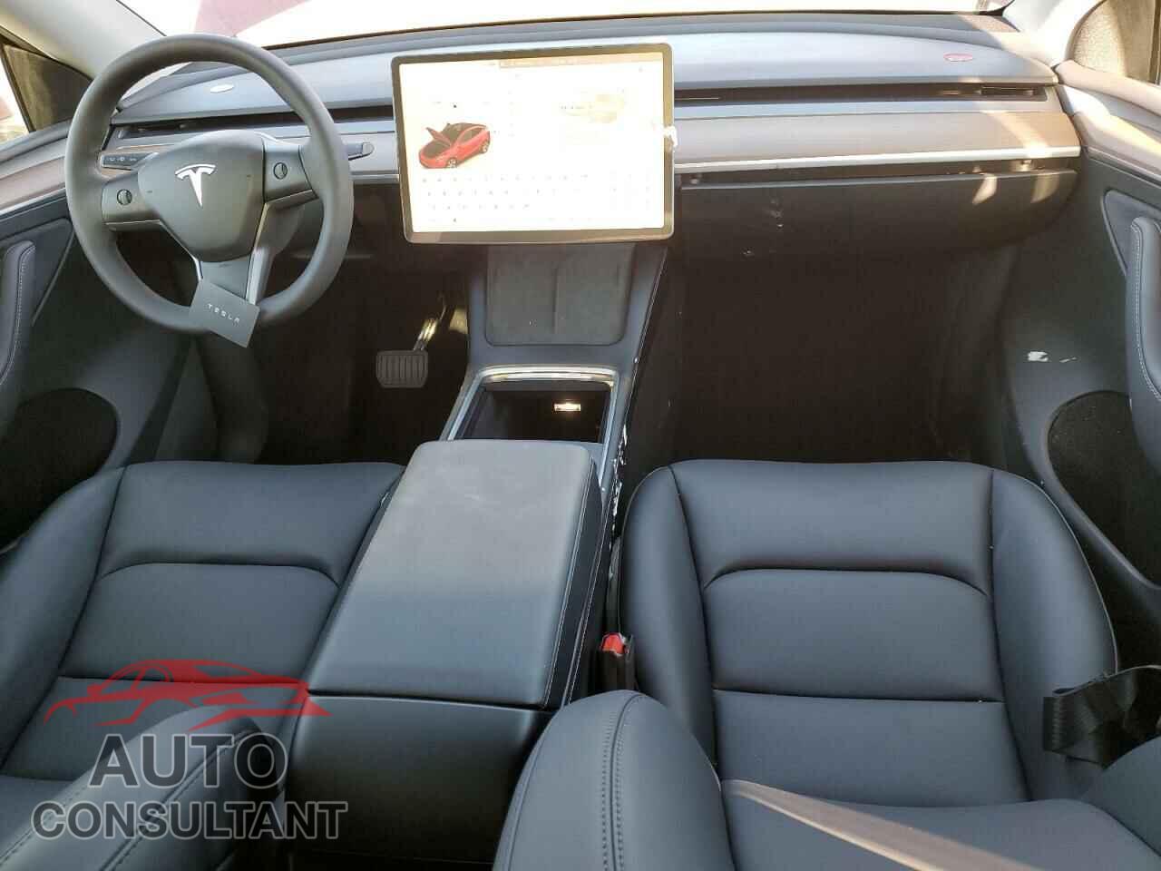 TESLA MODEL Y 2024 - 7SAYGAEE2RF086437