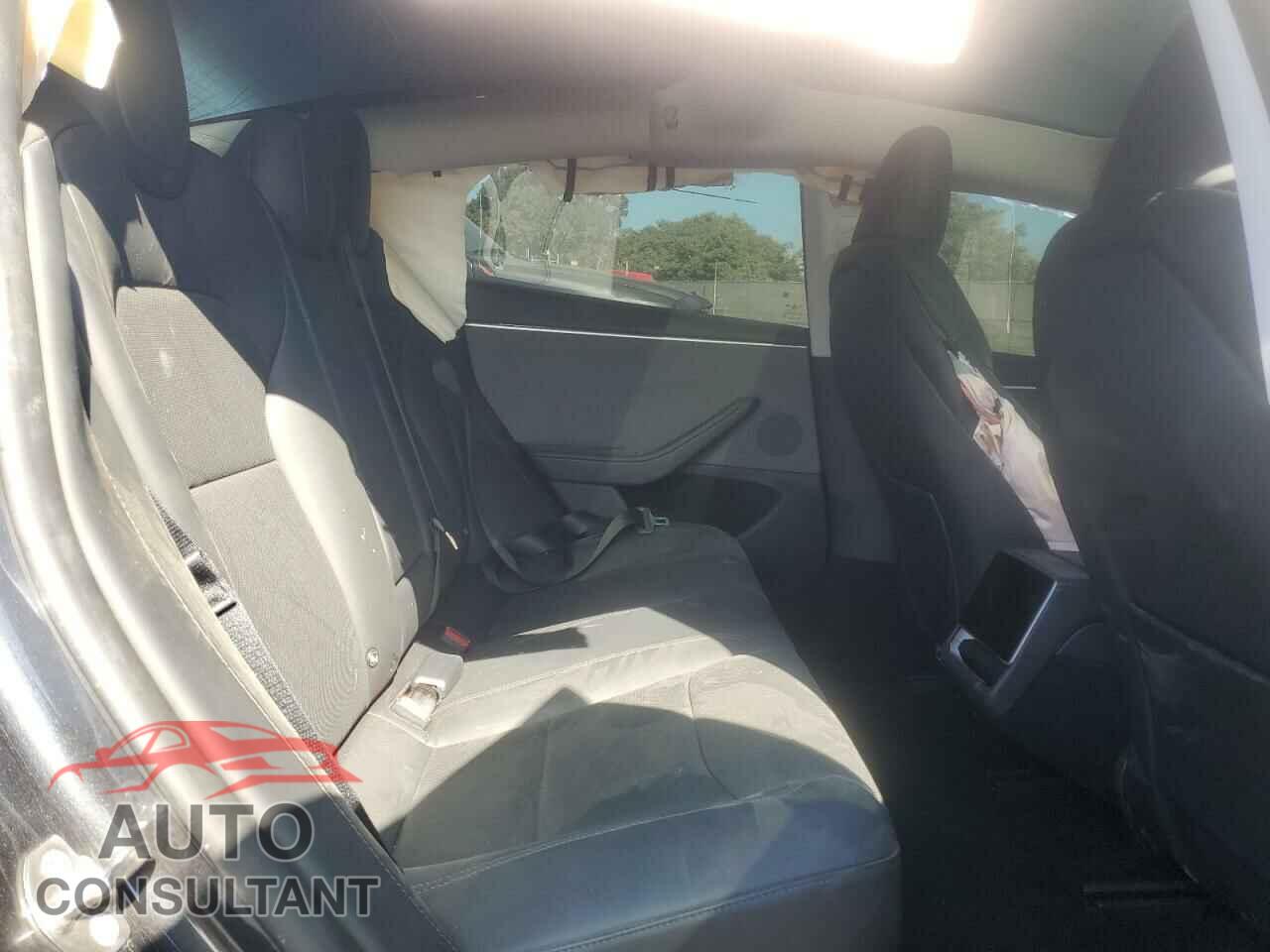 TESLA MODEL 3 2024 - 5YJ3E1EA3RF746172
