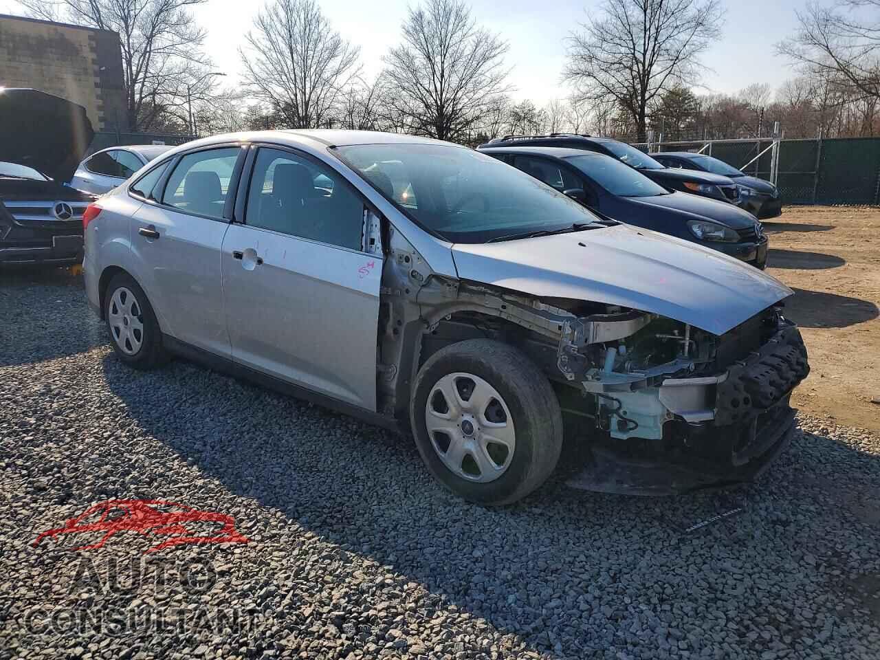 FORD FOCUS 2016 - 1FADP3E29GL335703