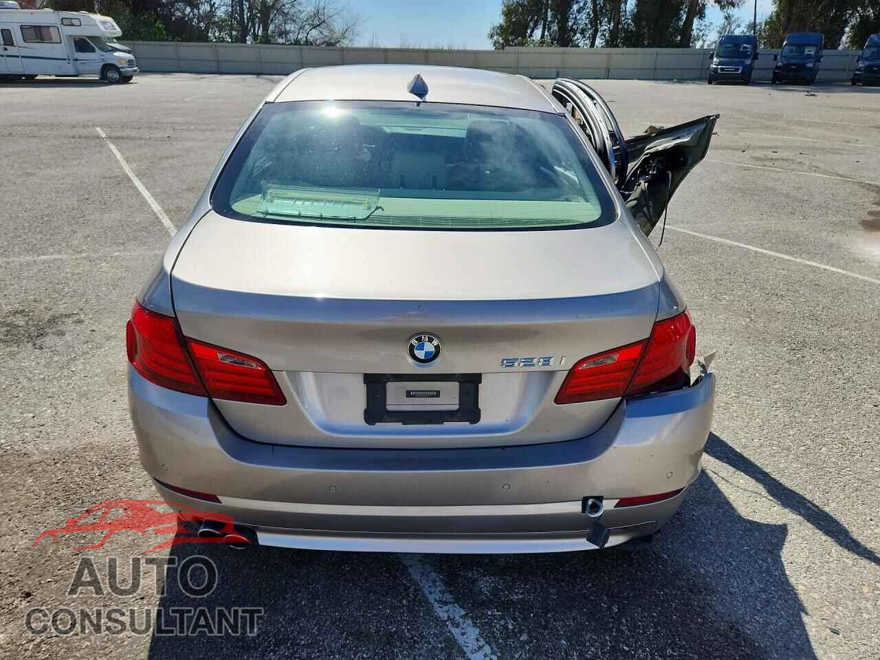 BMW 528 2011 - WBAFR1C53BC750147