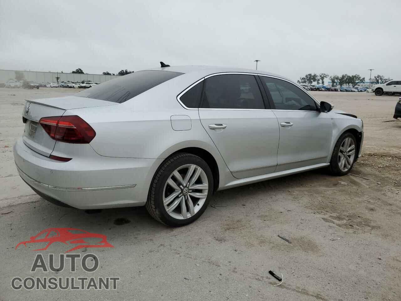 VOLKSWAGEN PASSAT 2017 - 1VWGT7A31HC072131