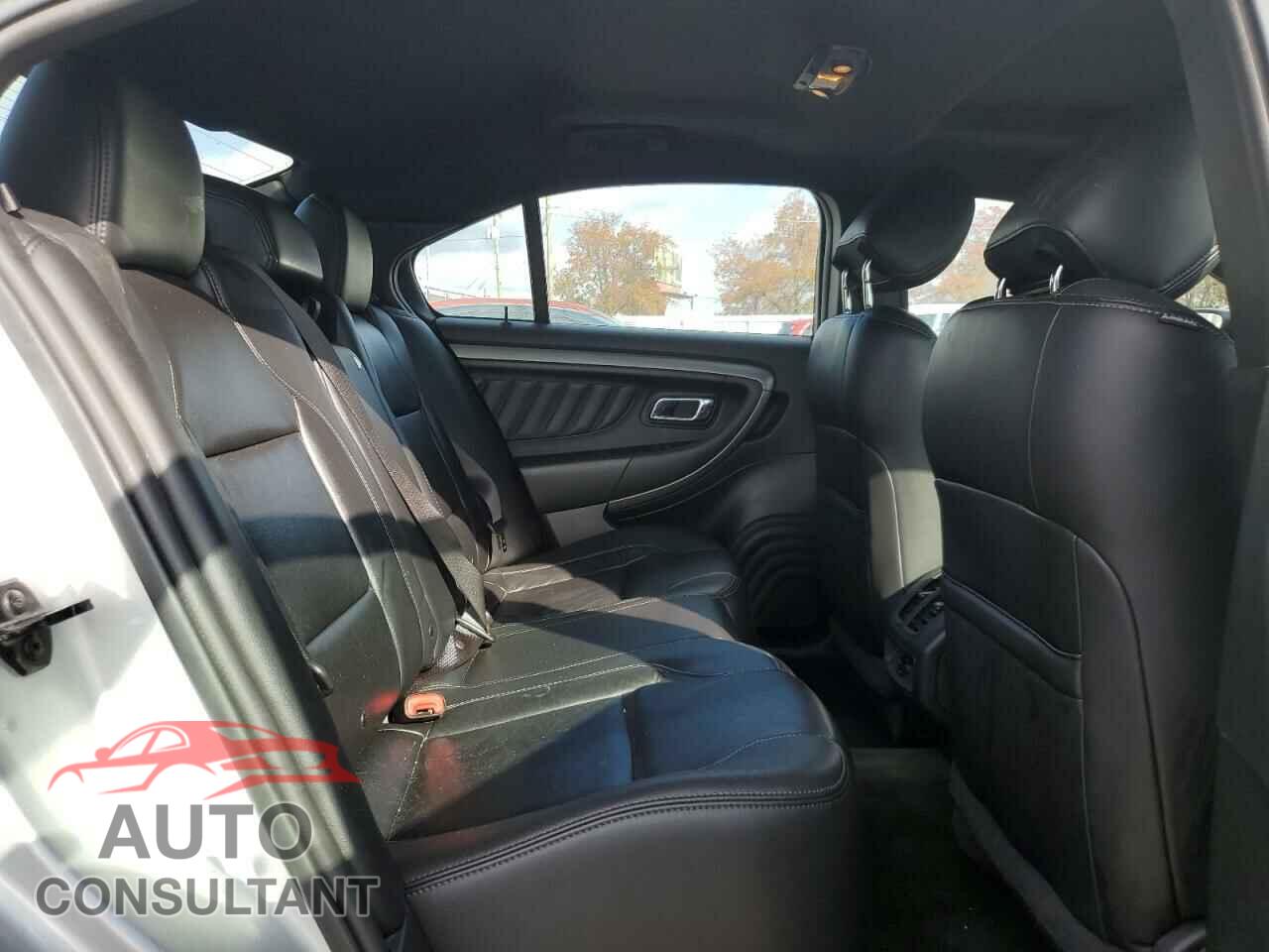 FORD TAURUS 2017 - 1FAHP2E82HG102689