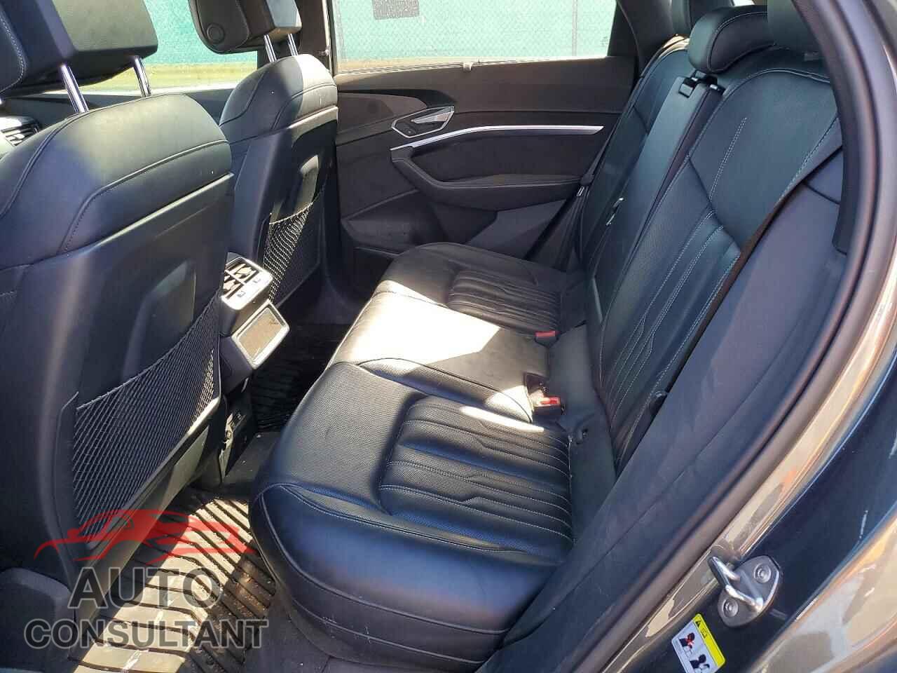AUDI E-TRON 2019 - WA1VAAGE7KB007314