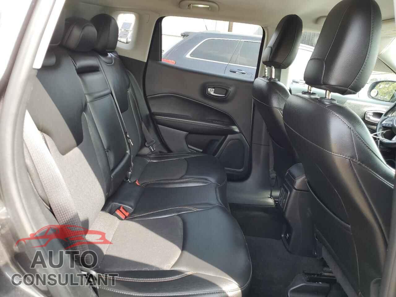 JEEP COMPASS 2018 - 3C4NJDBB2JT458393