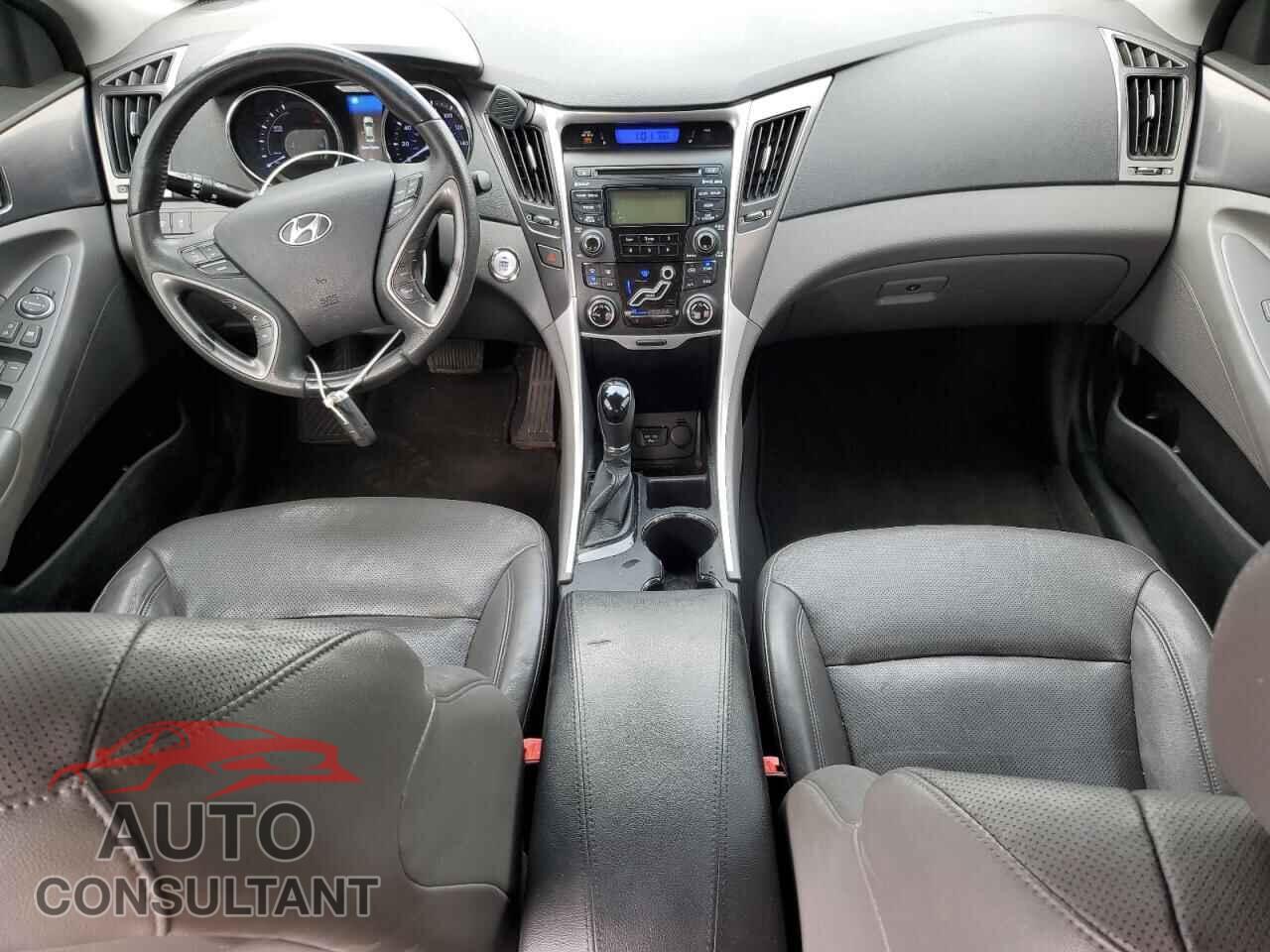 HYUNDAI SONATA 2012 - KMHEC4A48CA031366