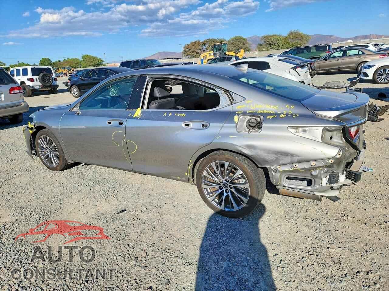 LEXUS ES300 2019 - JTHB21B19K2034751