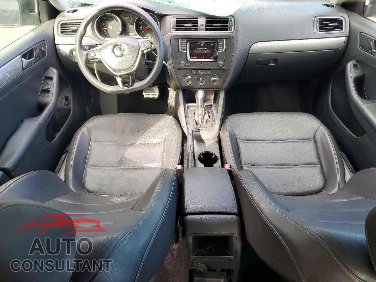 VOLKSWAGEN JETTA 2018 - 3VWDB7AJ1JM205284