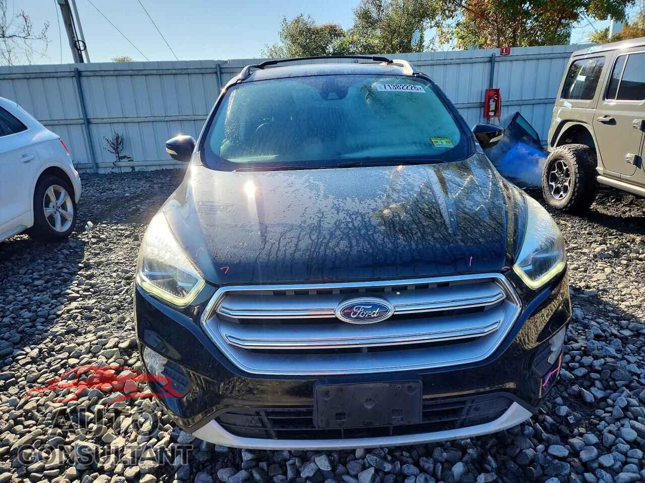 FORD ESCAPE 2017 - 1FMCU9JD4HUB34128