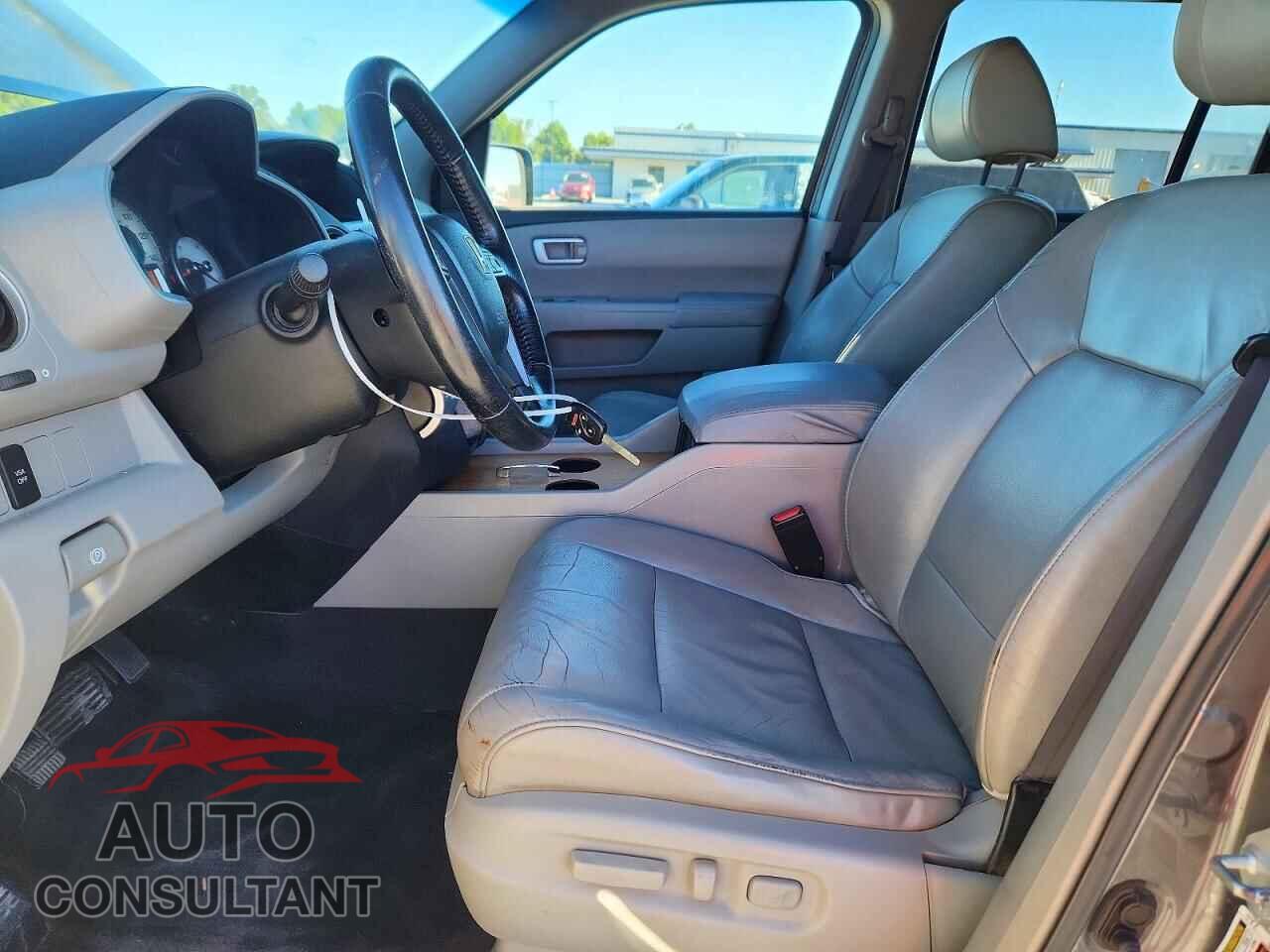 HONDA PILOT 2011 - 5FNYF3H56BB016971