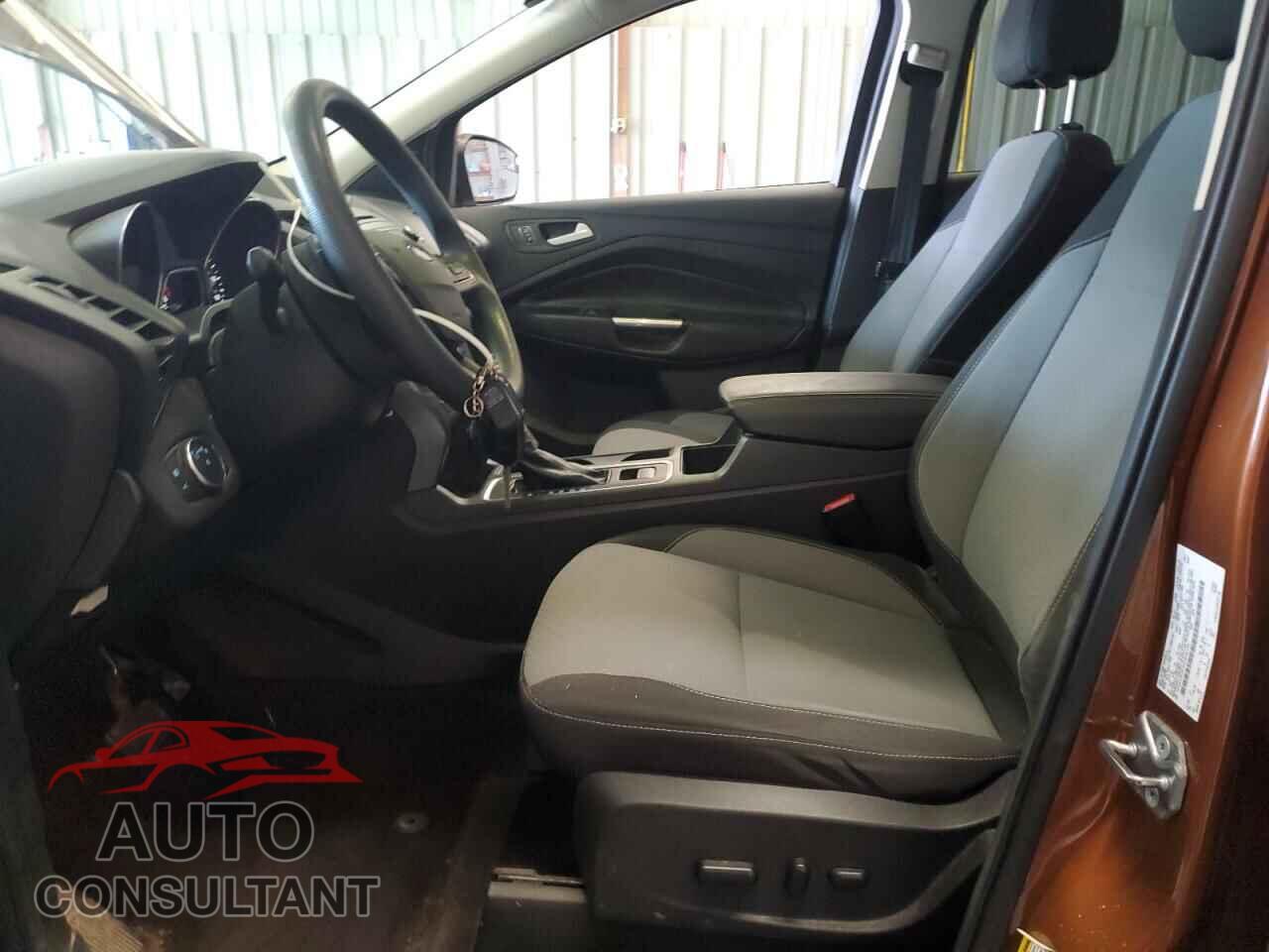 FORD ESCAPE 2017 - 1FMCU9GD3HUE04134