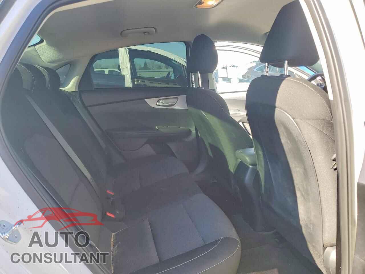 KIA FORTE 2024 - 3KPF24AD2RE819366