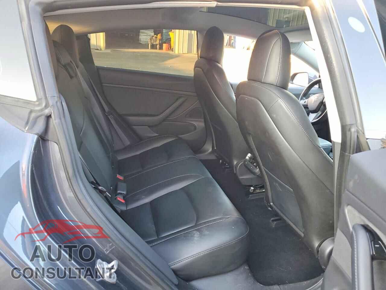 TESLA MODEL 3 2018 - 5YJ3E1EA5JF158567
