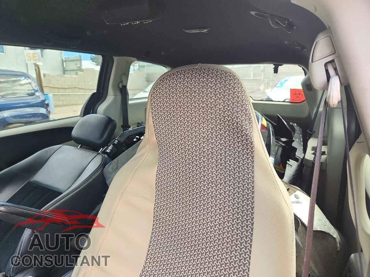 DODGE CARAVAN 2018 - 2C4RDGCG6JR325580