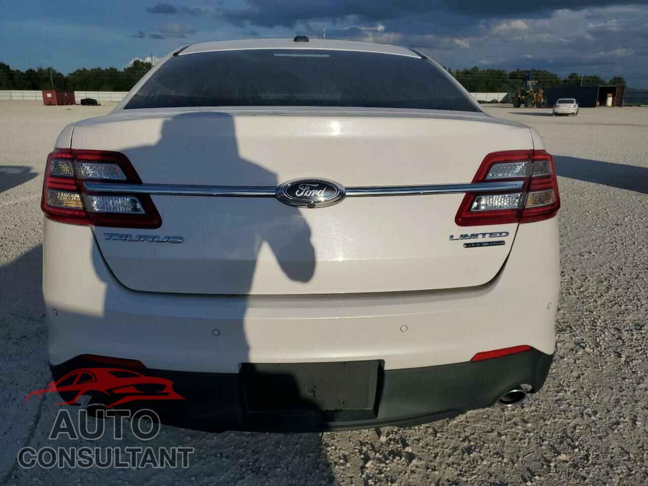 FORD TAURUS 2017 - 1FAHP2F83HG116566