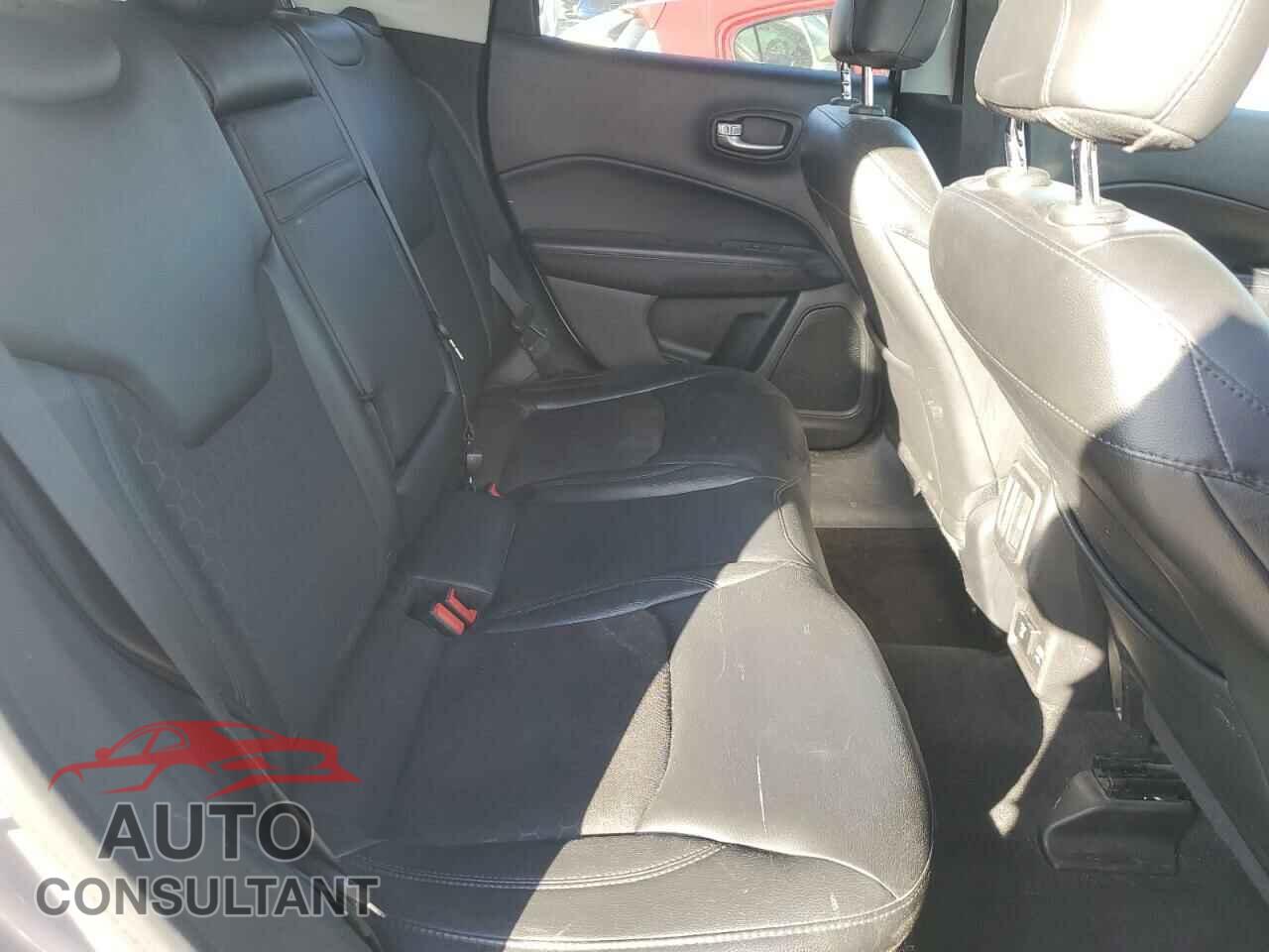 JEEP COMPASS 2018 - 3C4NJDBB6JT483667