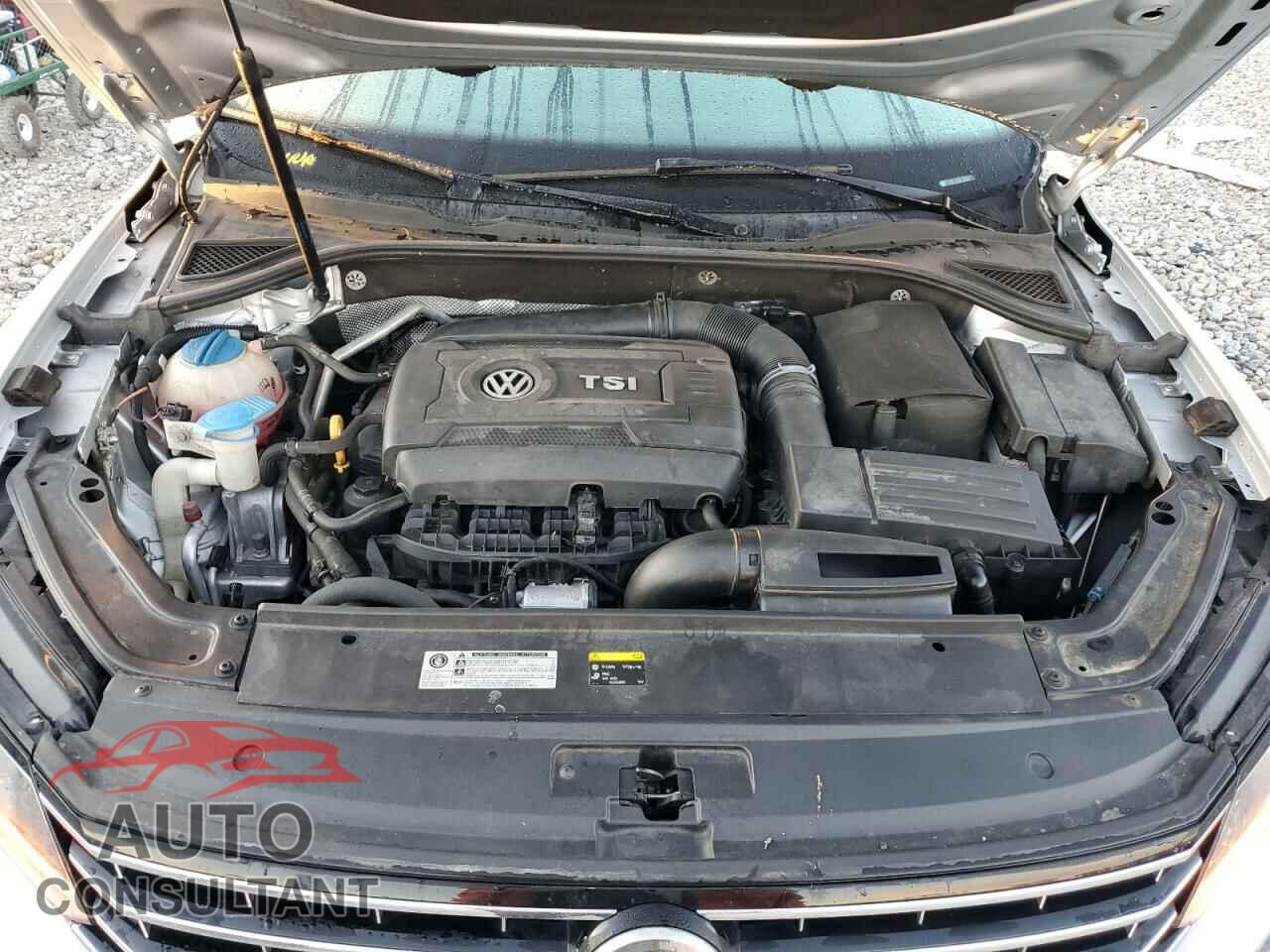 VOLKSWAGEN PASSAT 2017 - 1VWAT7A32HC057367