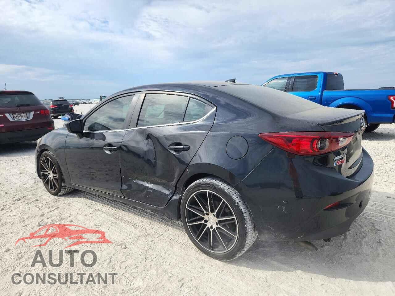 MAZDA 3 2018 - 3MZBN1V32JM215989