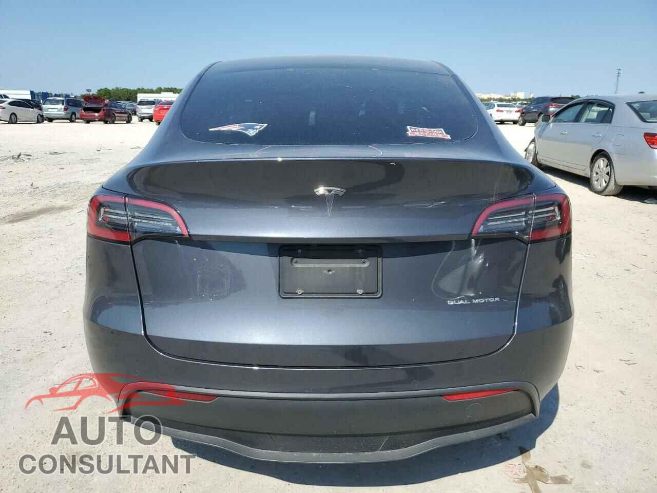 TESLA MODEL Y 2022 - 7SAYGDEE8NF481007