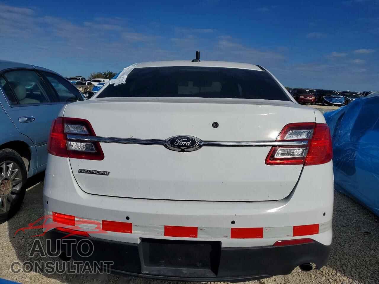 FORD TAURUS 2018 - 1FAHP2L88JG102799