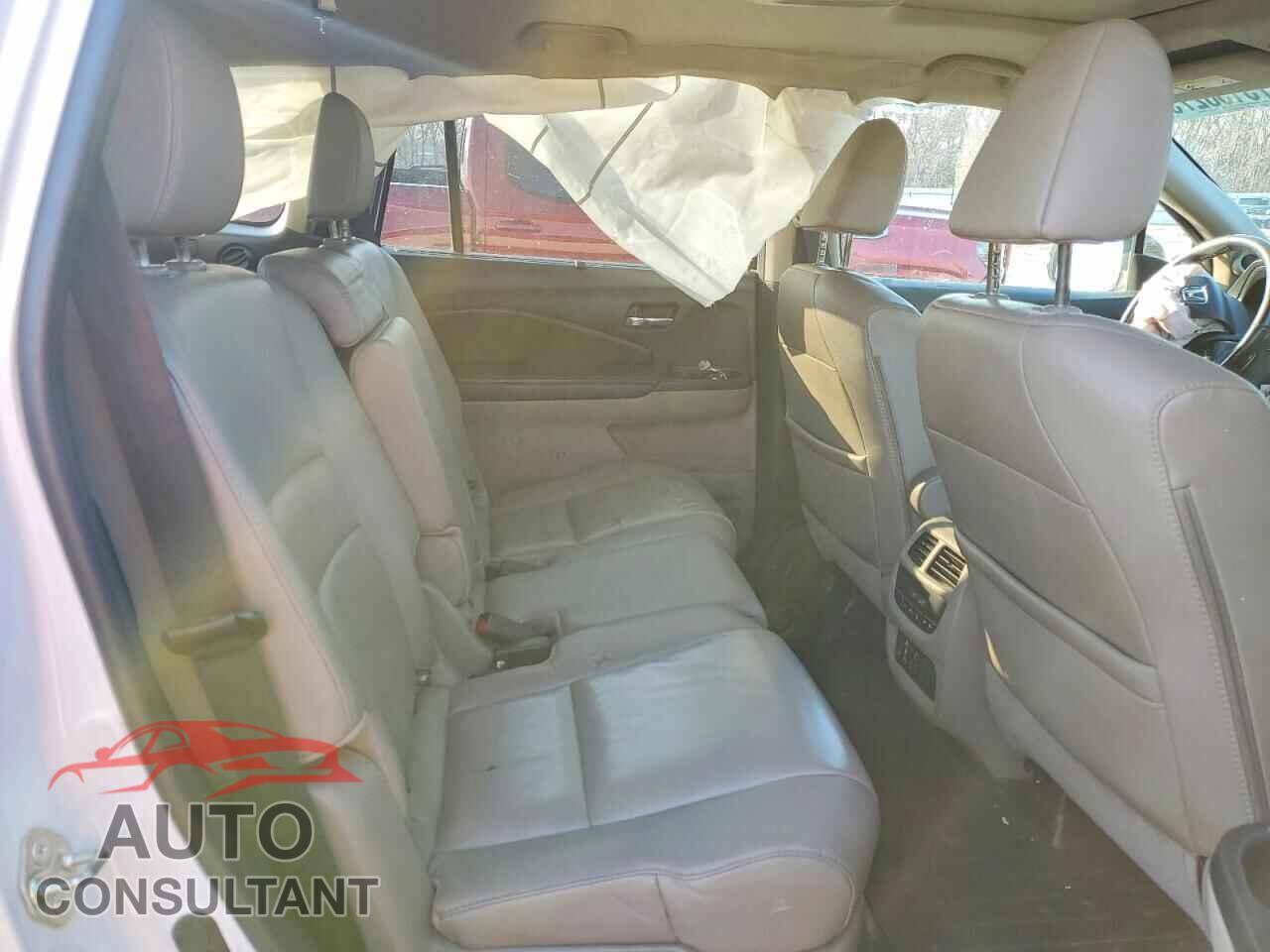 HONDA PILOT 2017 - 5FNYF6H88HB042122