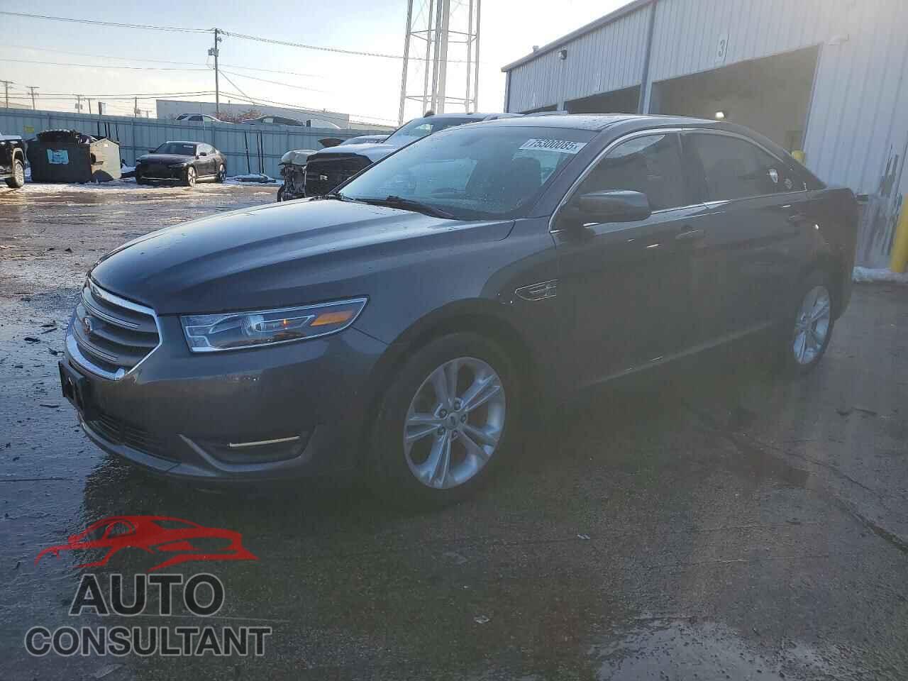 FORD TAURUS 2018 - 1FAHP2E83JG123038