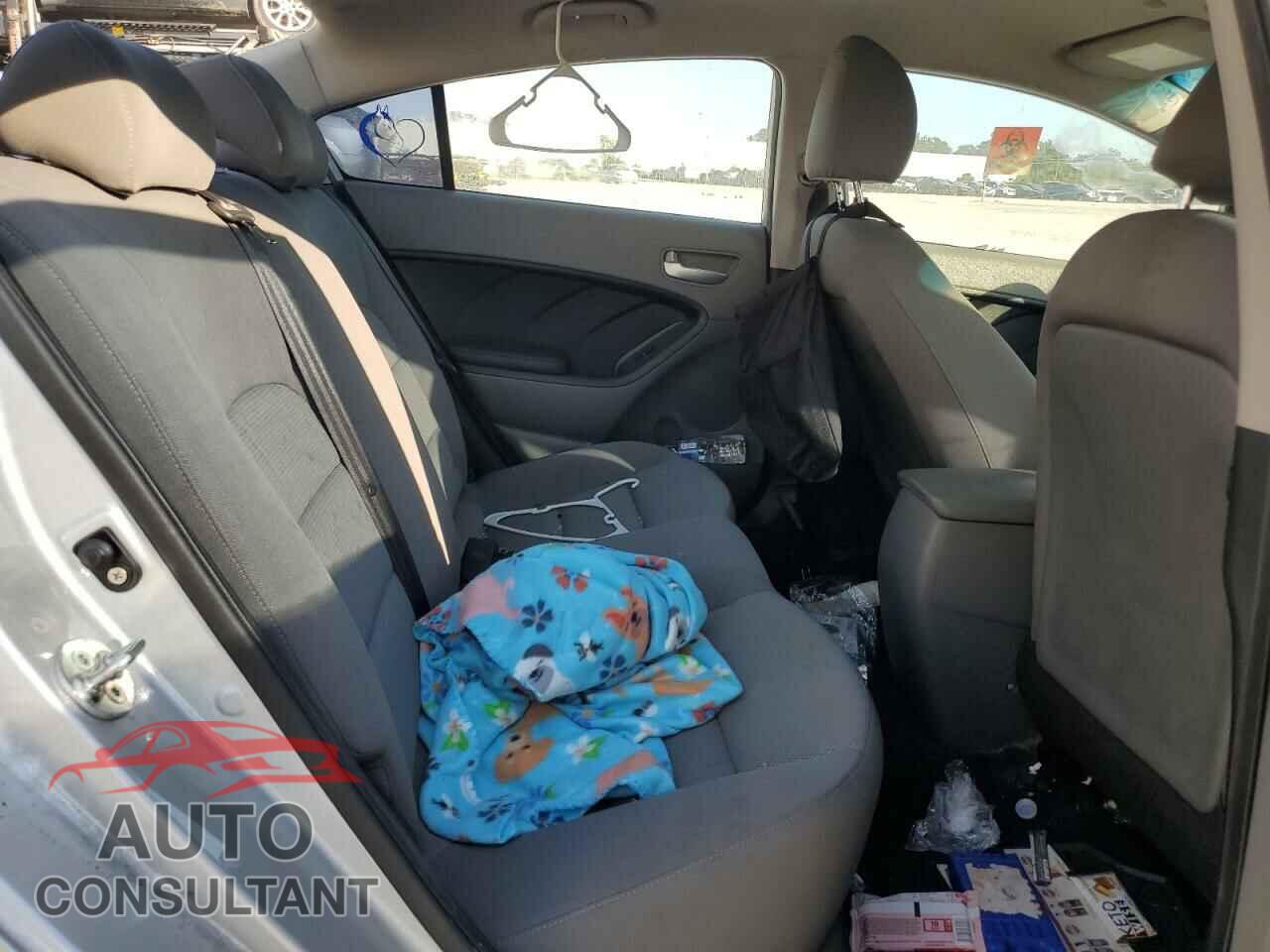 KIA FORTE 2017 - 3KPFK4A74HE038308