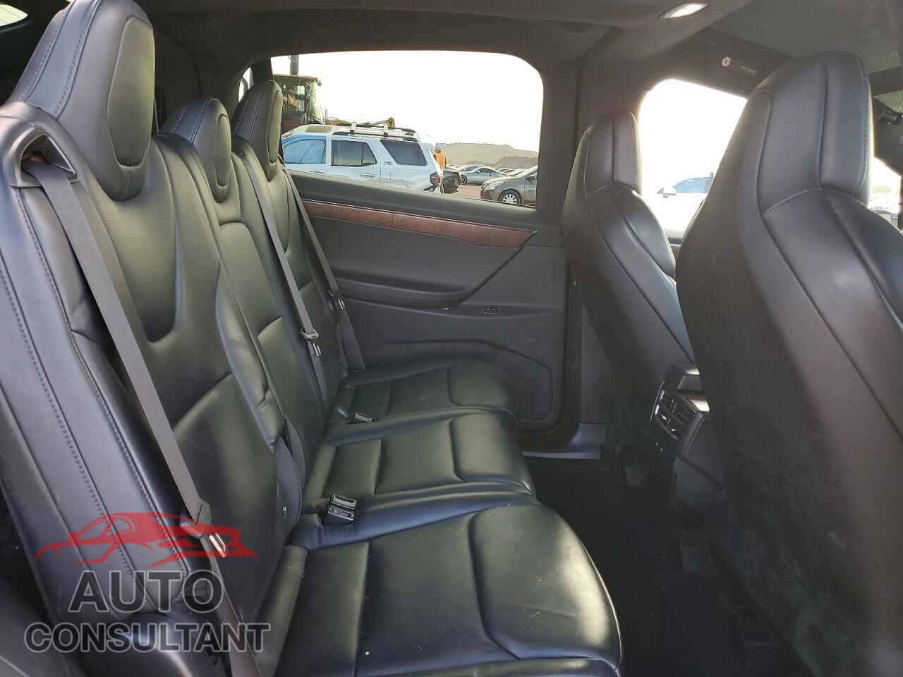 TESLA MODEL X 2018 - 5YJXCAE29JF100235