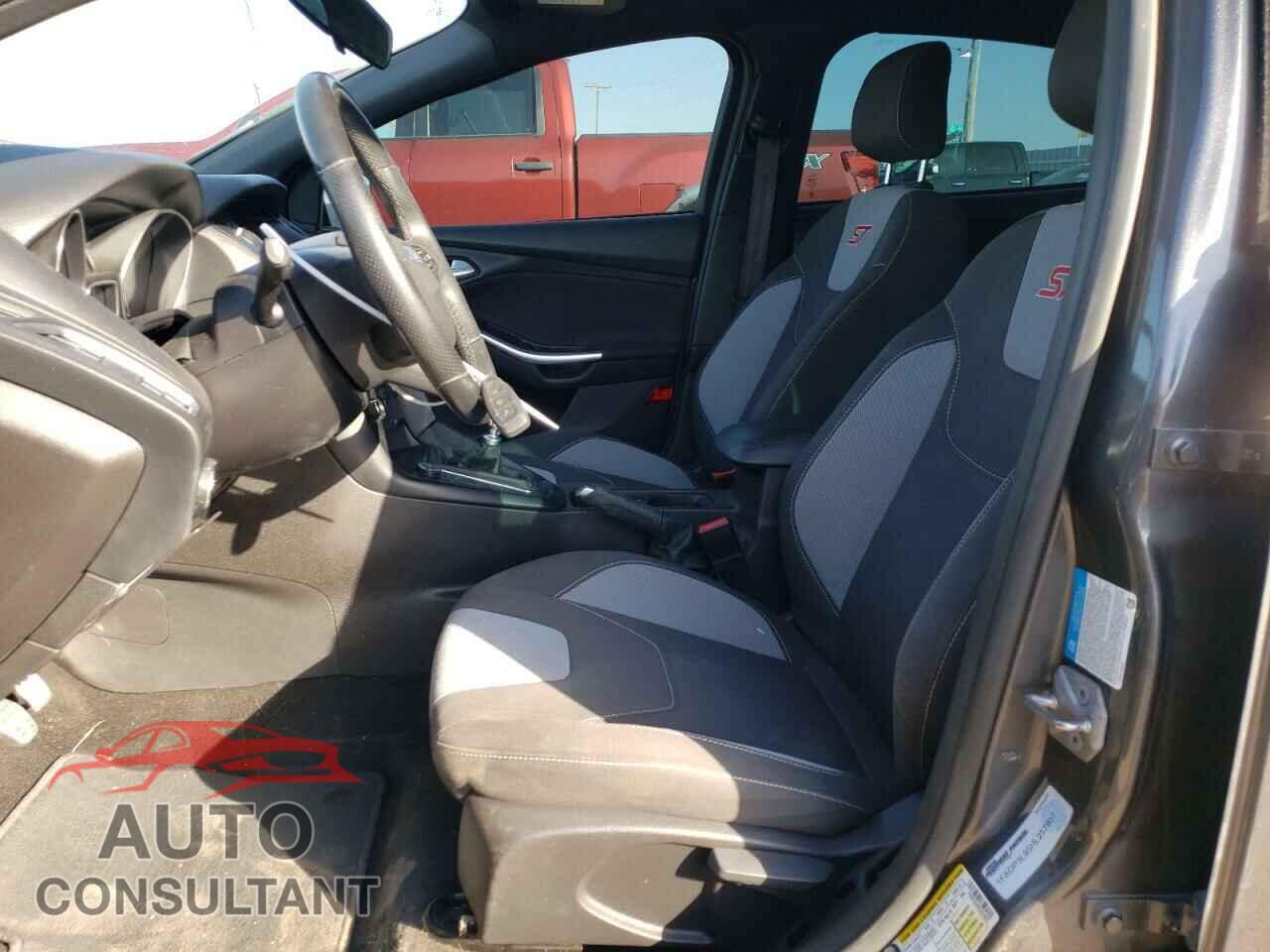 FORD FOCUS 2017 - 1FADP3L95HL257907