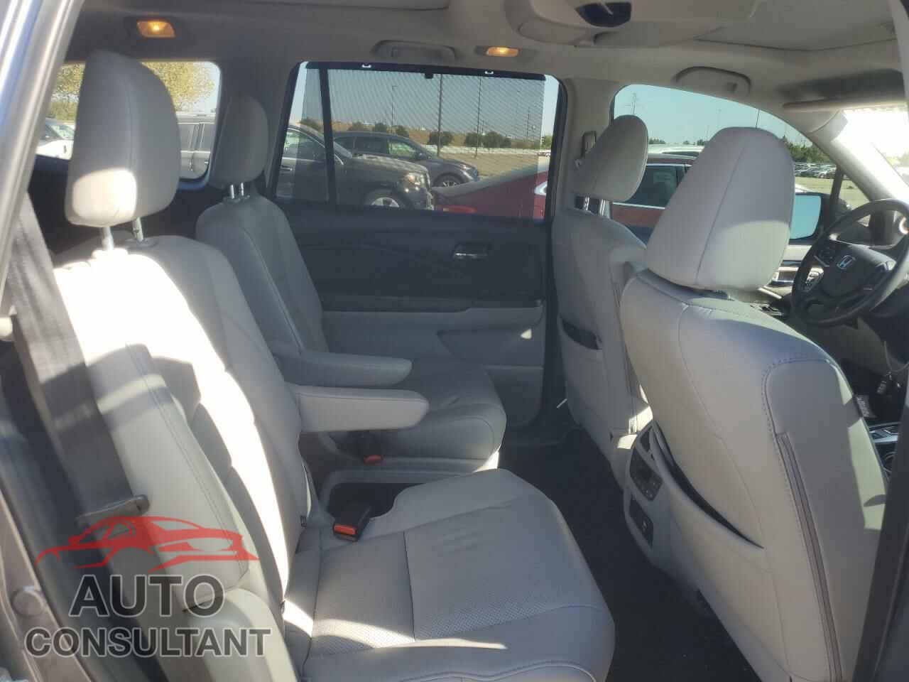 HONDA PILOT 2019 - 5FNYF6H05KB089500