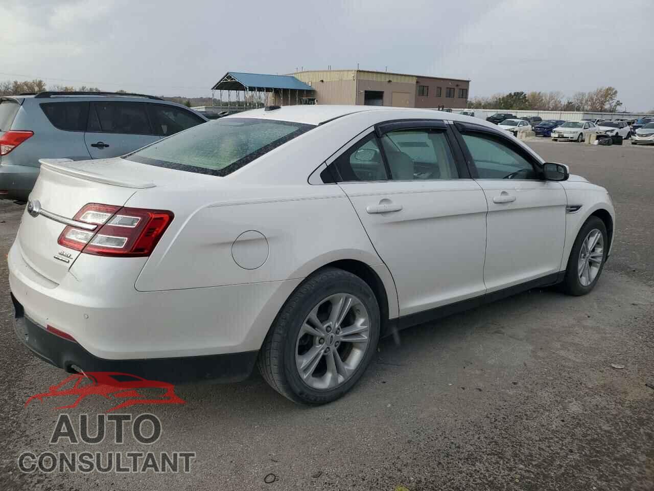 FORD TAURUS 2017 - 1FAHP2E80HG122181
