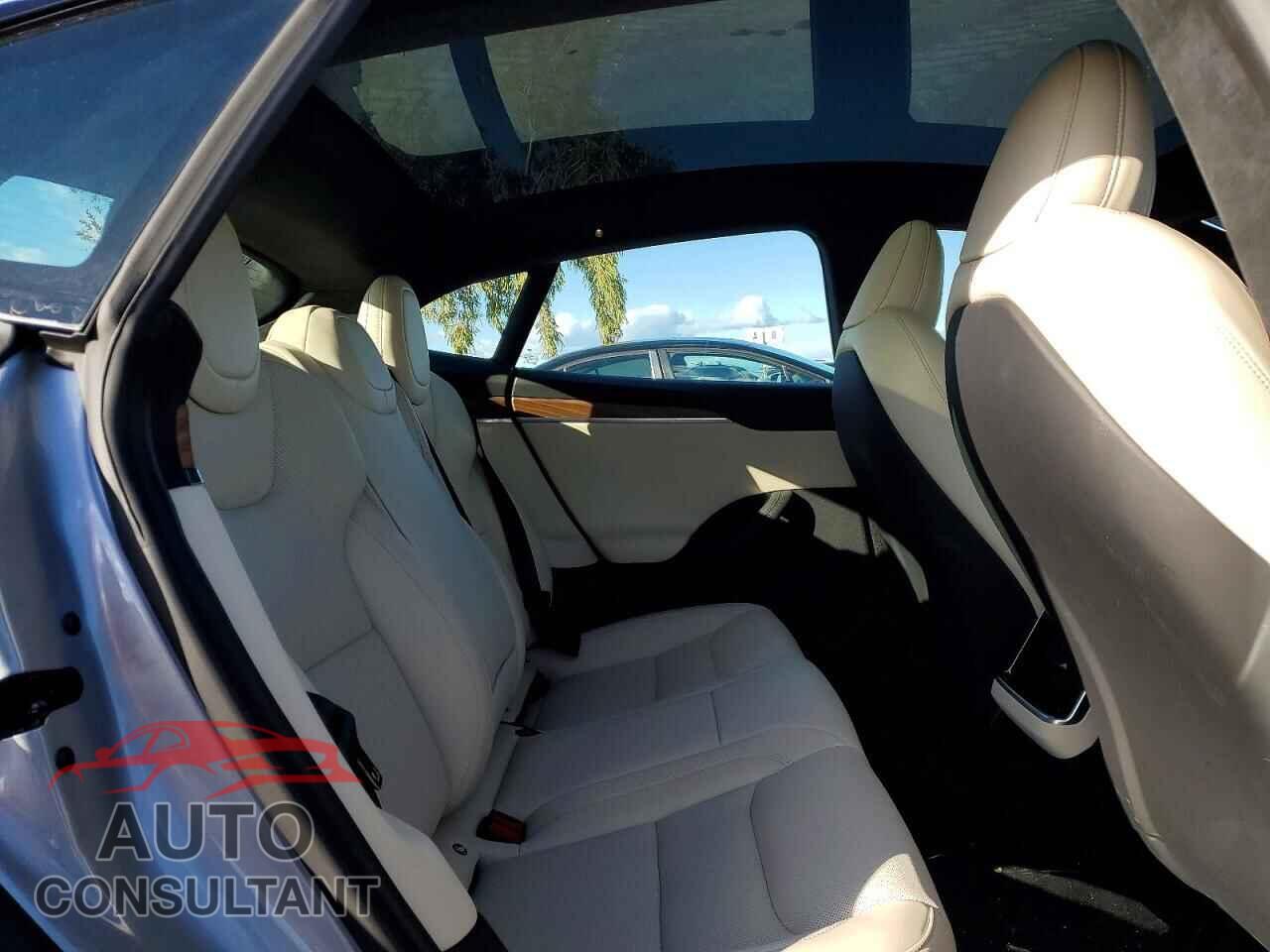 TESLA MODEL S 2024 - 5YJSA1E50RF542875