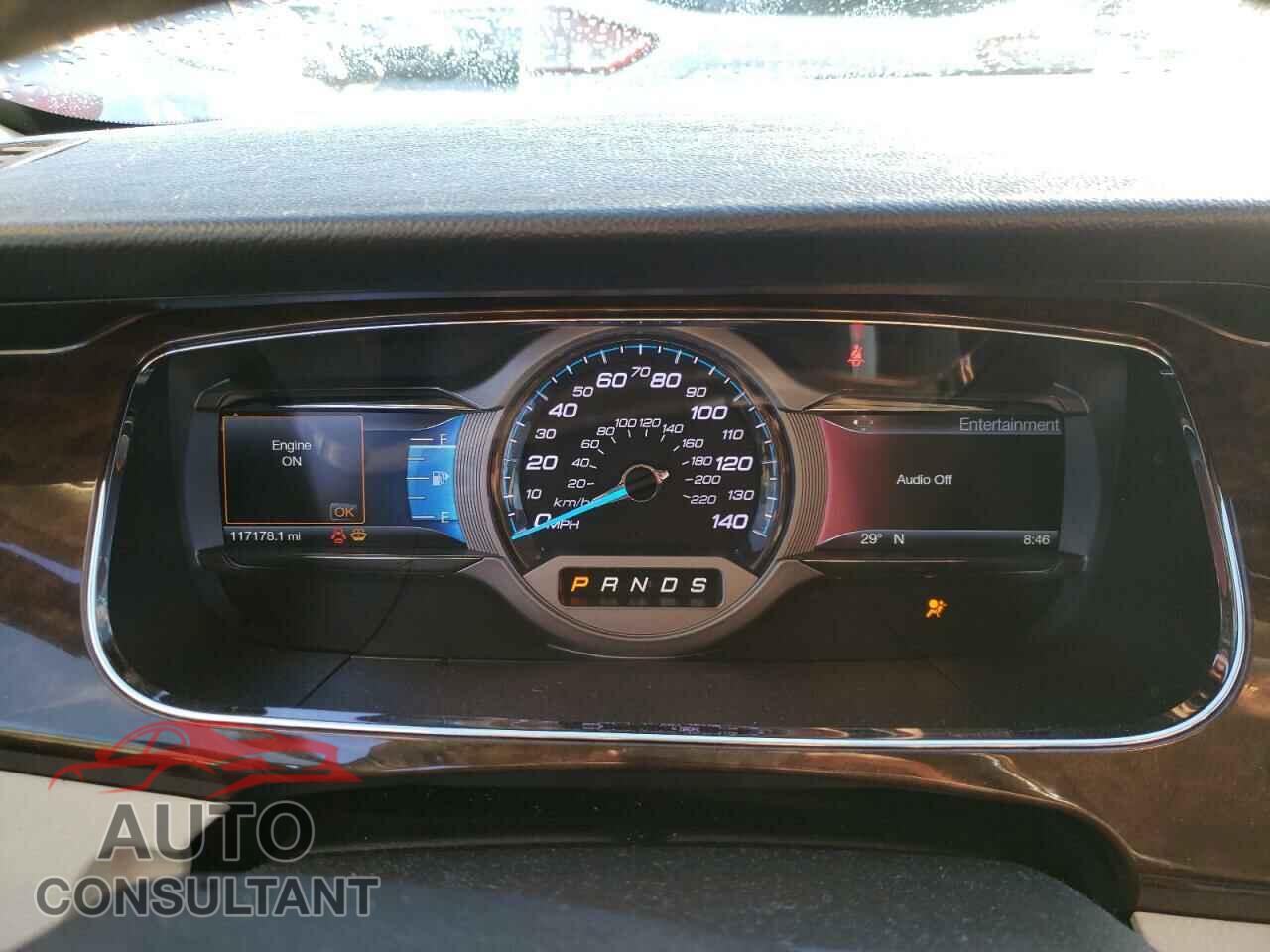 FORD TAURUS 2018 - 1FAHP2F82JG142064