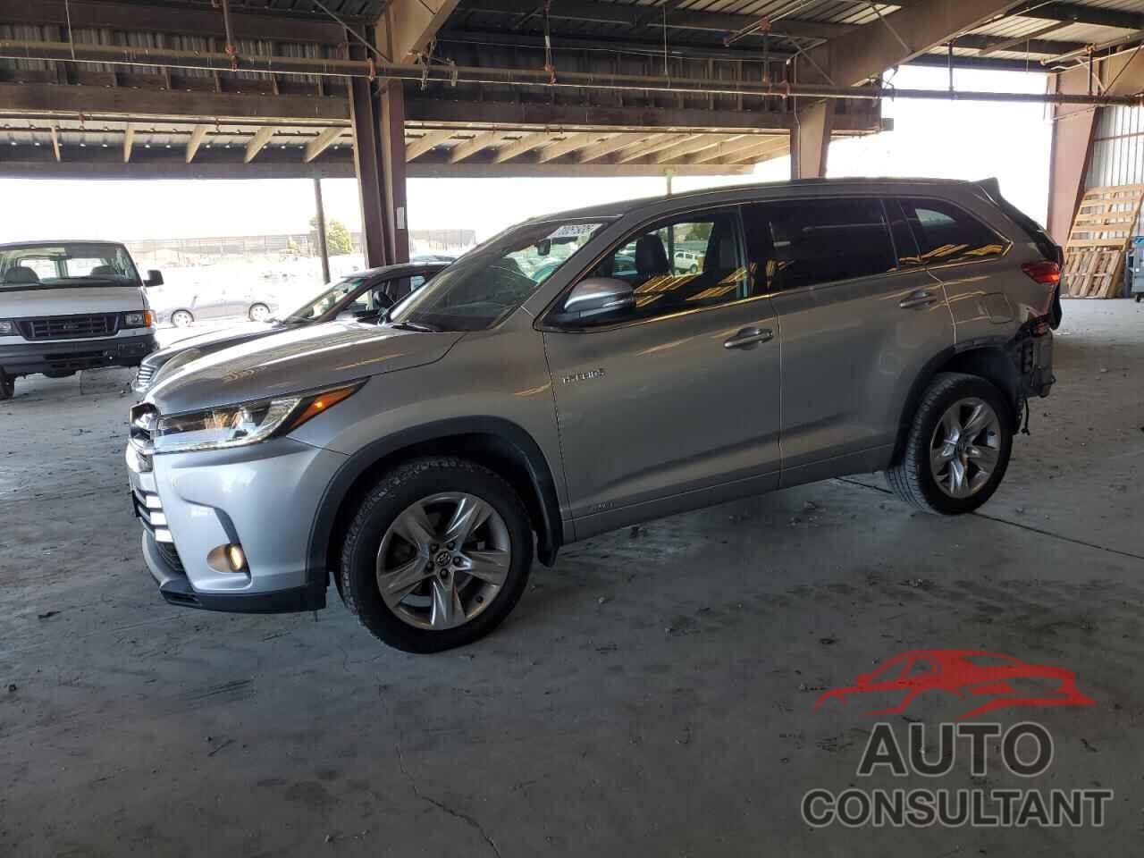TOYOTA HIGHLANDER 2018 - 5TDDGRFH0JS046733