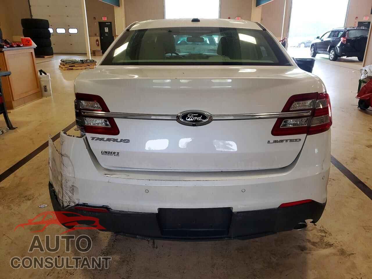 FORD TAURUS 2018 - 1FAHP2F83JG110160